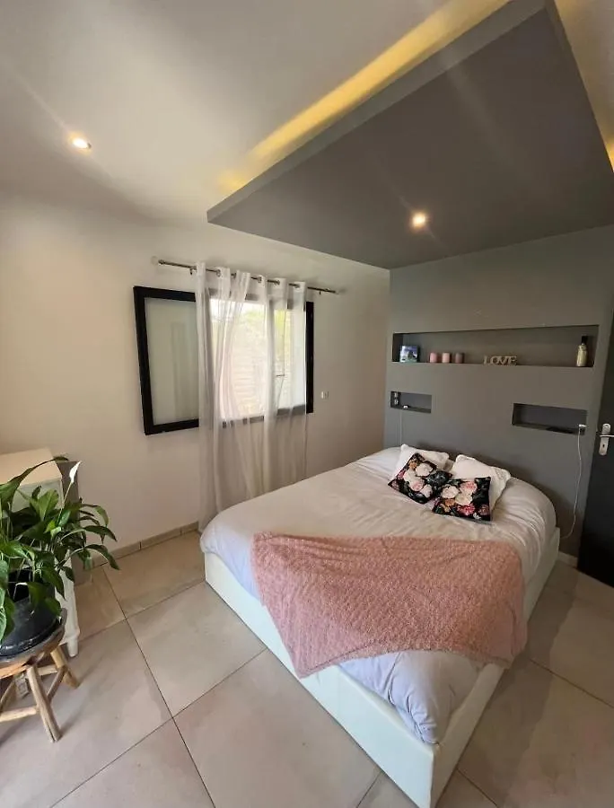Villa Dans Les Hauteurs De Marseille 0*,  France